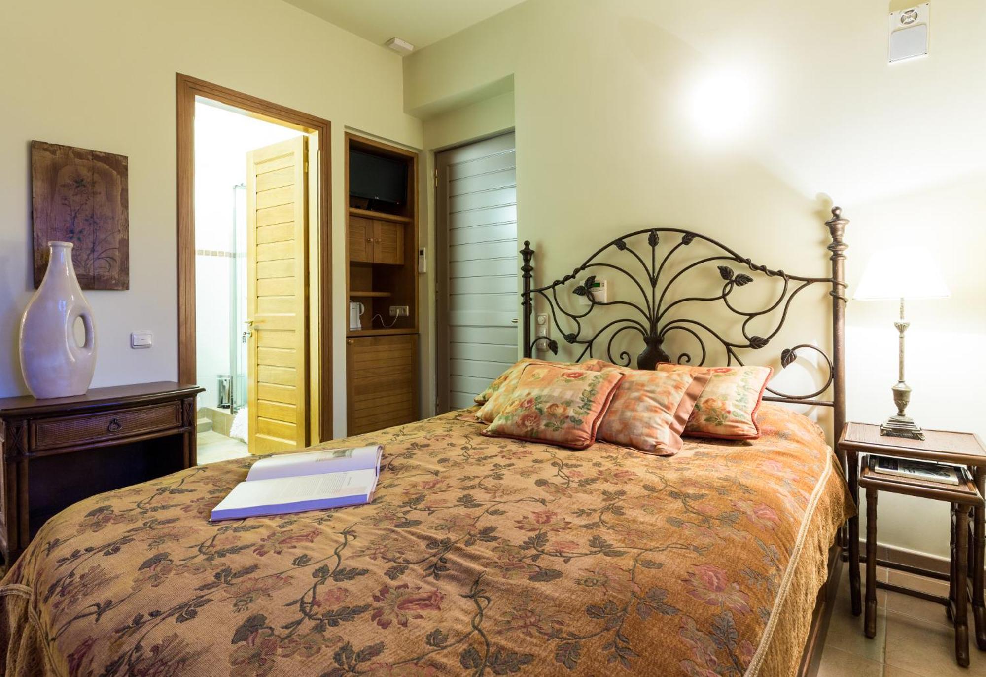 Elia Junior Suite In Epidavros With Shared Pool 네아 에피다브로스 외부 사진